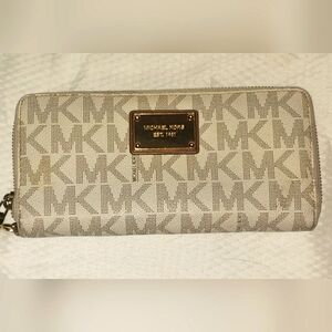 Micheal Kors Wallet
